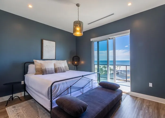 Luxury 4 Bedroom Gulf View With Modern Appliances! Right Next To The Hangout!
