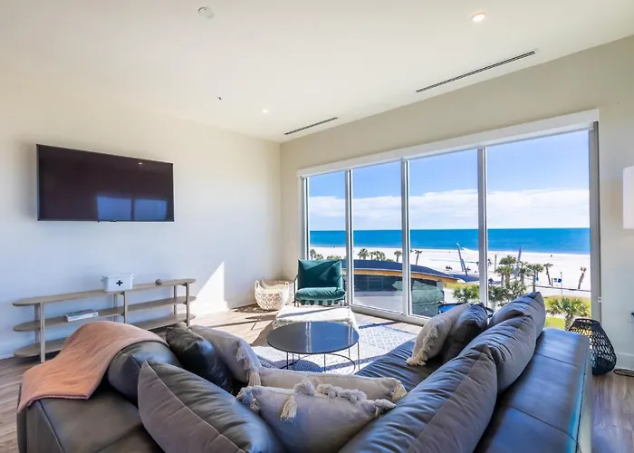 Luxury 4 Bedroom Gulf View With Modern Appliances! Right Next To The Hangout! Gulf Shores