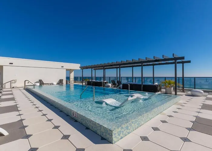 Luxury 4 Bedroom Gulf View With Modern Appliances! Right Next To The Hangout! Holiday home