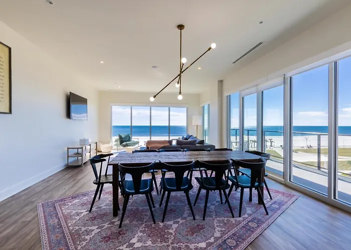 Luxury 4 Bedroom Gulf View With Modern Appliances! Right Next To The Hangout!