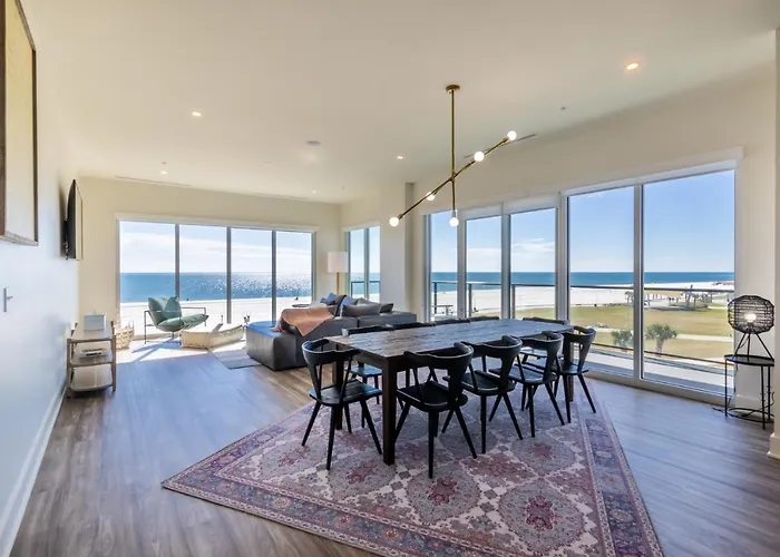 Luxury 4 Bedroom Gulf View With Modern Appliances! Right Next To The Hangout!