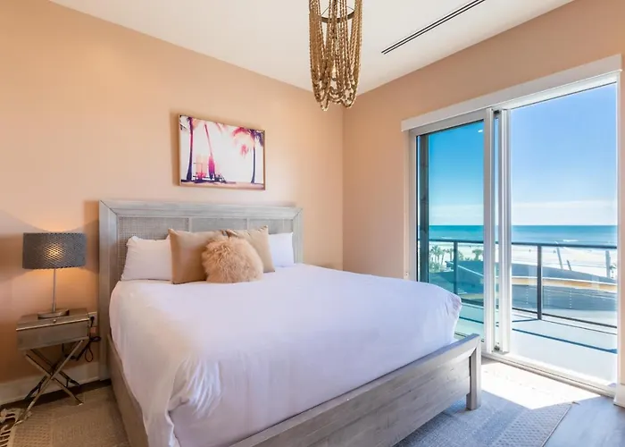 Luxury 4 Bedroom Gulf View With Modern Appliances! Right Next To The Hangout!