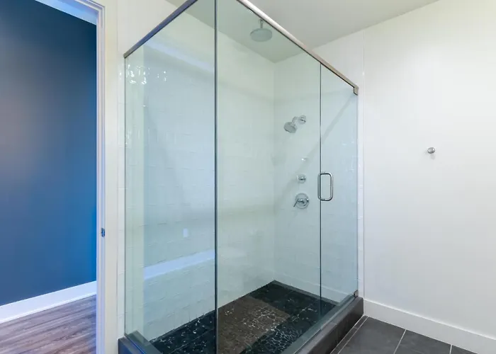 Luxury 4 Bedroom Gulf View With Modern Appliances! Right Next To The Hangout! Holiday home *