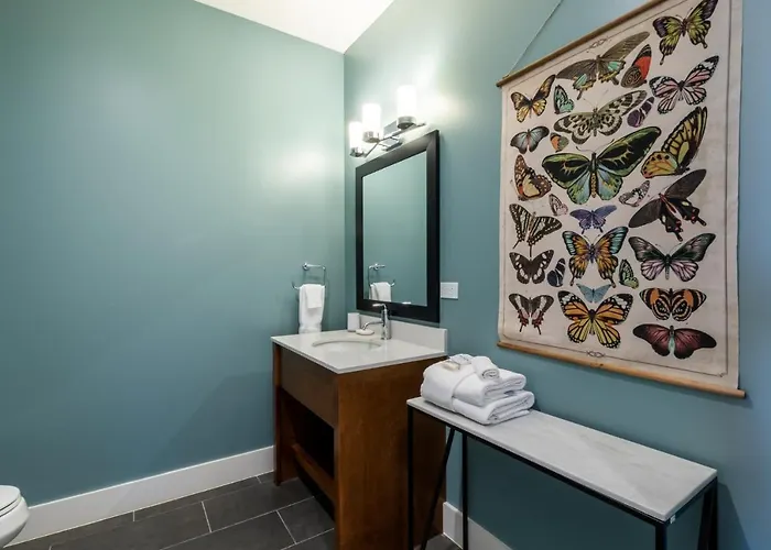 Luxury 4 Bedroom Gulf View With Modern Appliances! Right Next To The Hangout! Holiday home Gulf Shores