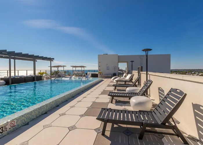 Luxury 4 Bedroom Gulf View With Modern Appliances! Right Next To The Hangout! Holiday home *