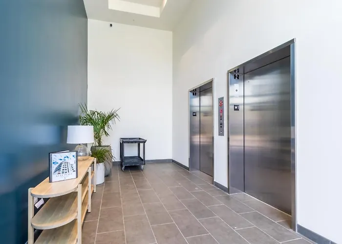 Luxury 4 Bedroom Gulf View With Modern Appliances! Right Next To The Hangout! Holiday home