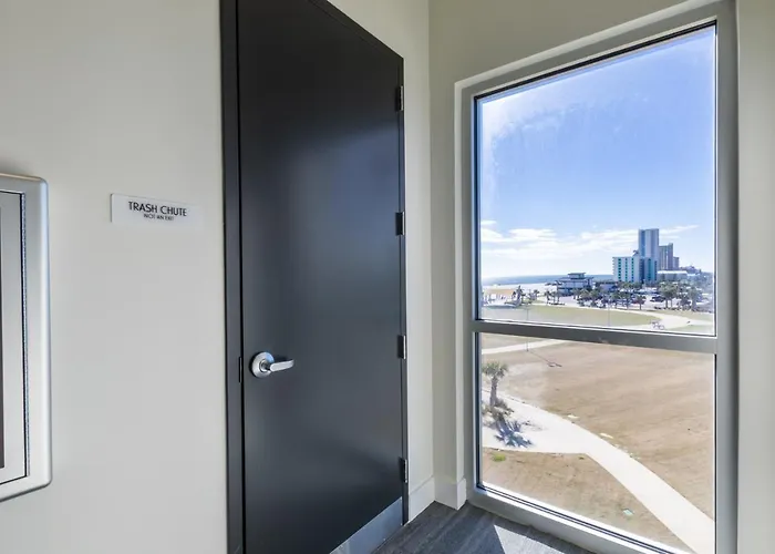 Luxury 4 Bedroom Gulf View With Modern Appliances! Right Next To The Hangout!