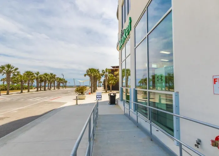 Luxury 4 Bedroom Gulf View With Modern Appliances! Right Next To The Hangout! Holiday home *