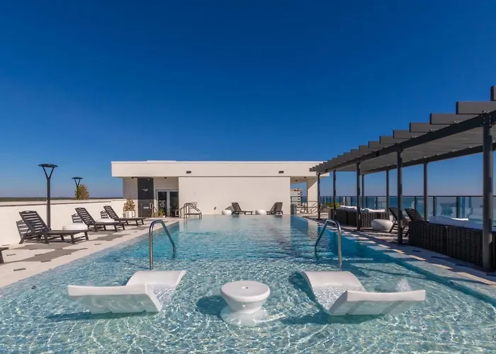 Luxury 4 Bedroom Gulf View With Modern Appliances! Right Next To The Hangout! Gulf Shores