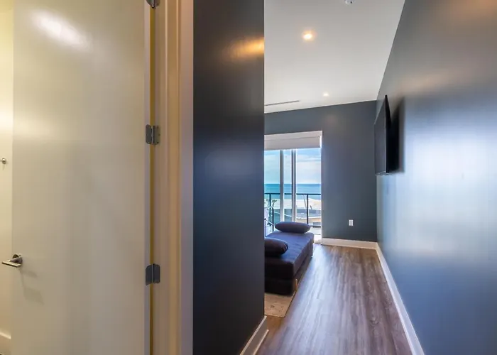 Luxury 4 Bedroom Gulf View With Modern Appliances! Right Next To The Hangout! Holiday home *