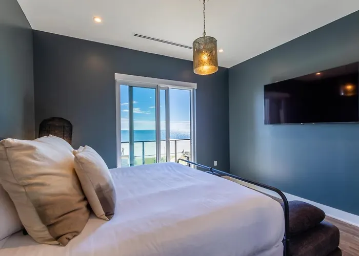 Luxury 4 Bedroom Gulf View With Modern Appliances! Right Next To The Hangout! Holiday home *