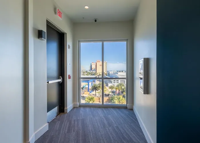 Luxury 4 Bedroom Gulf View With Modern Appliances! Right Next To The Hangout! Holiday home