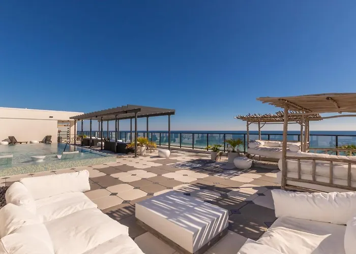 Luxury 4 Bedroom Gulf View With Modern Appliances! Right Next To The Hangout! Holiday home *